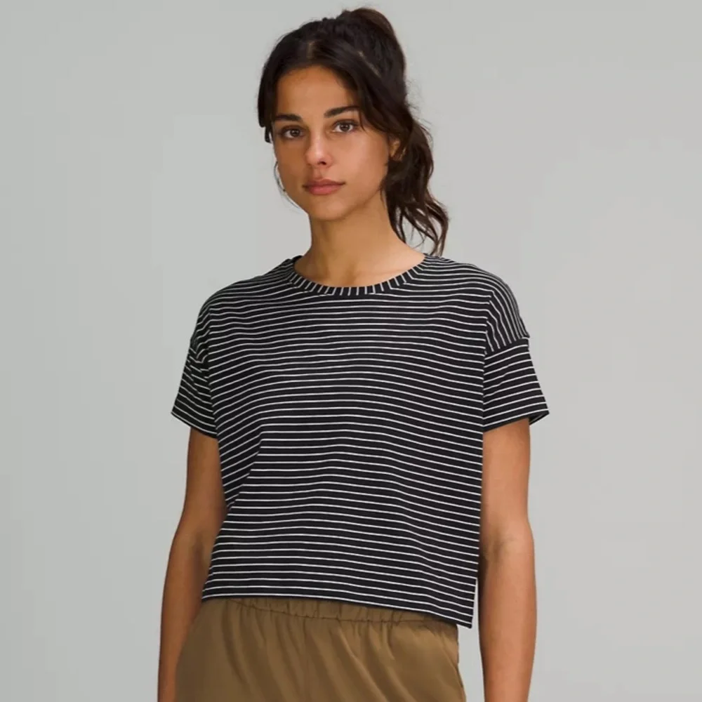 New Lululemon Cates T-shirt - Picture 1 of 4